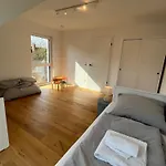 Luxurioeser Erholungsraum In Der Stadt - Reihenendhaus *